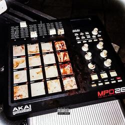 We miss us (feat. SmeLLyMatY)