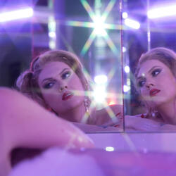 Heart-Shaped Hot Tub (Burnt Champagne Mix)