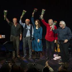 Suzanne 2025 (feat. Stef Bos, Harry Sacksioni, Jolien Damsma, Rob Chrispijn & Jan Borger) (Live versie De Kleine Komedie)