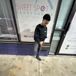 Make it jump (feat. RonnLoww & Gpe_luhhmar)