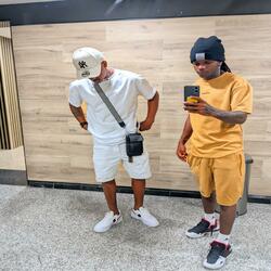 Corre Atraz (DR .ft W2SIX)