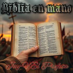 Biblia en mano