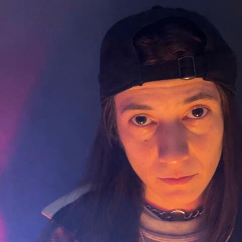 SUTIL (feat. Owly G)