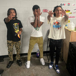 Hold Up (feat. Ebk Bang)