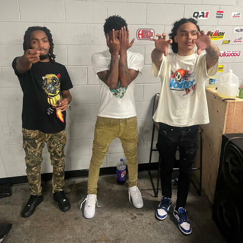 Hold Up (feat. Ebk Bang)