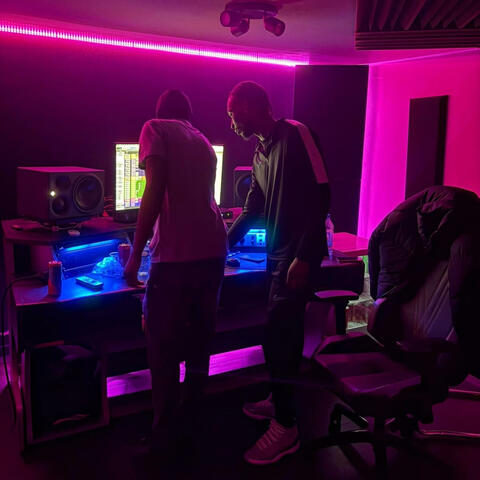 Allume (feat. Pizzle Puzzle)