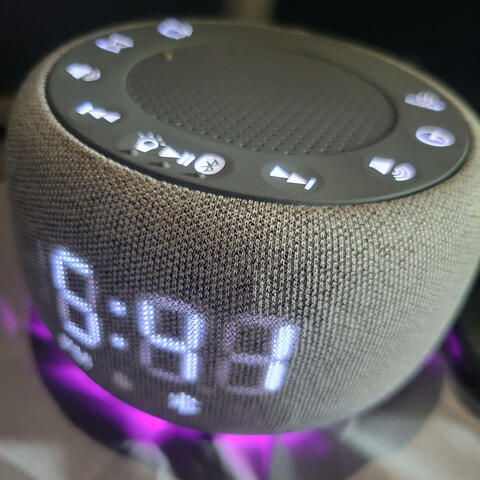 Yon ti fanm ki metem nan sa