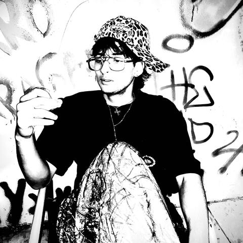 Color Carmesi (feat. SixUp)