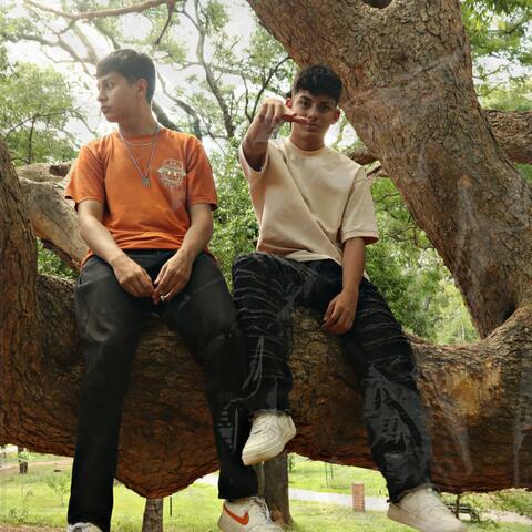 PENSANDO EN VOS (feat. ELI X)