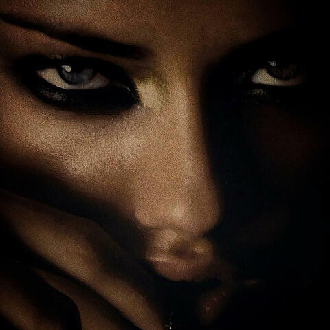 CLEOPATRA VII, HER MAJESTY, HER EYES