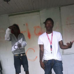 She in love witta Chaser