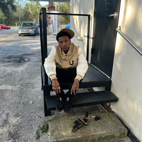 Feet in the air (feat. Young Explit)