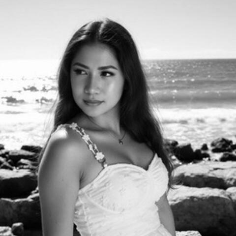 Golden Threads (feat. AuBr3y)