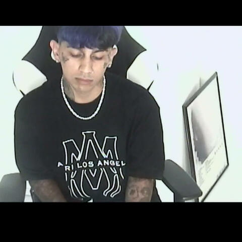 ¿ POR Q M TRATAS ASI ?