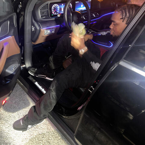 Bounce OUT (feat. KashedOut Mj & Rah Rah)