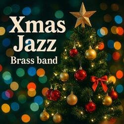 夜の広場に広がるブラスジャズの祝福