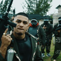 Nos Disfrazamos (feat. HIENA MENOR)