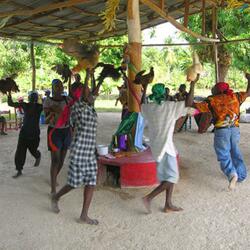 Salye poto mitan Lwa gaga seremoni (Vaudou haitien)