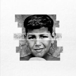 pas aux yeux d'maman