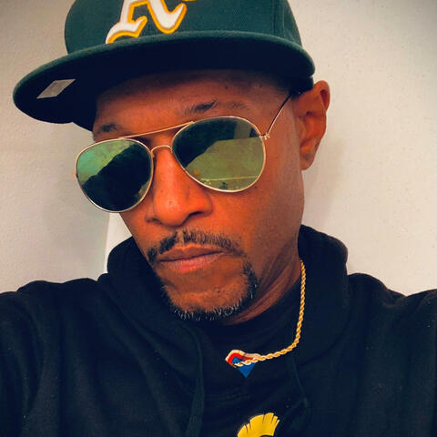 We Active (feat. Brittney Farmer) [Radio Edit]