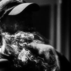 AU-DESSUS DES TÊTES