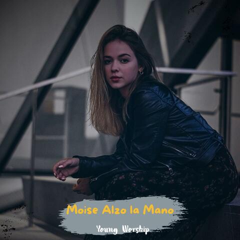 Moises alzó la Mano