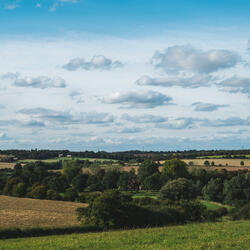 저 멀리 어딘가에