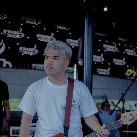 Aku Benci Pacarmu