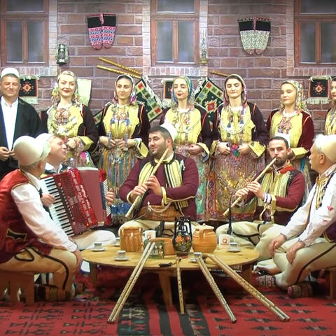 Kolazh këngësh