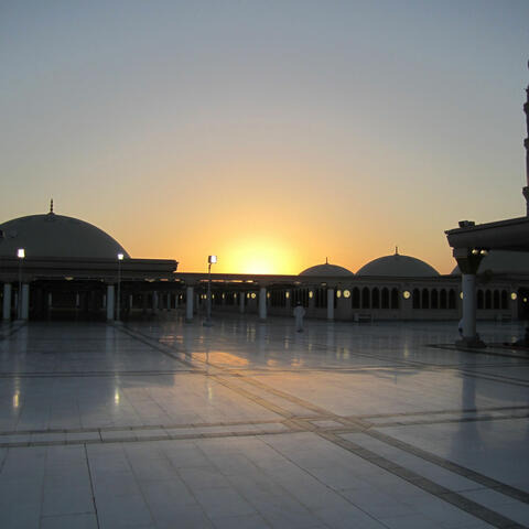 أسألك بالله ان تسمعني