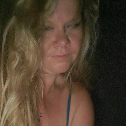 Gitty In The Gardens