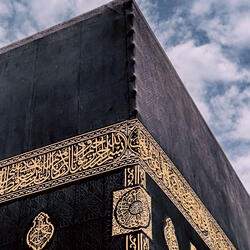 علمتني أمي ان القلوب النقية هي التي تنتصر