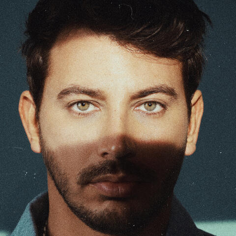 אדום
