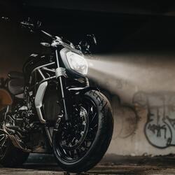 Motos