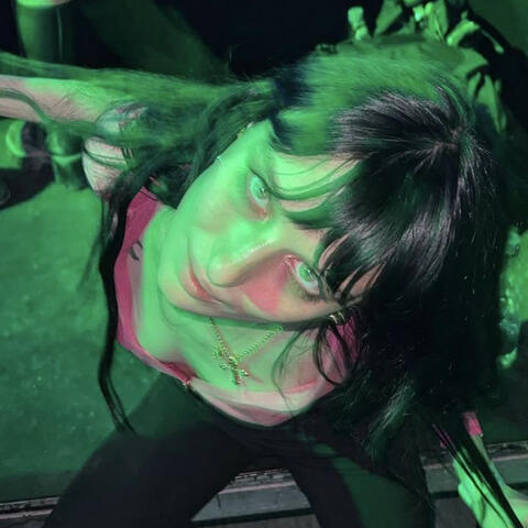 SEVGİNEBİLMİYORUM