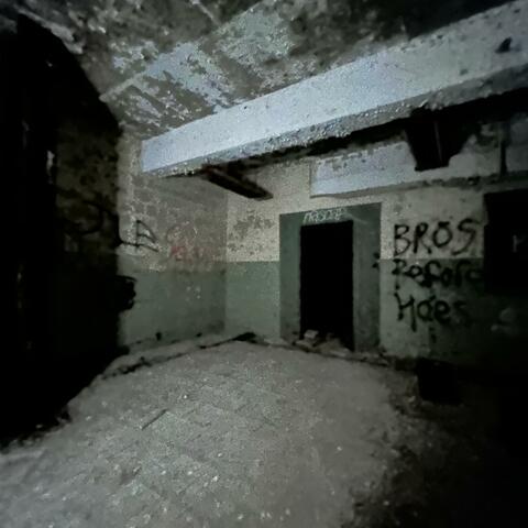 broken pictures/yearn