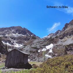 Schwarz zu blau