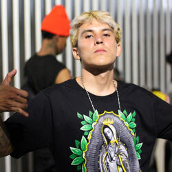 TU VIEJA AMI TODAVIA NO ME OLVIDA