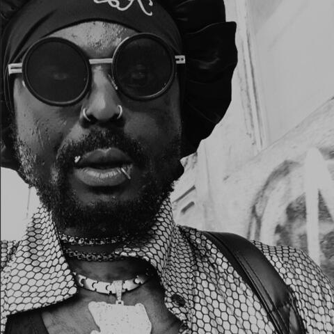 I dey move with grace