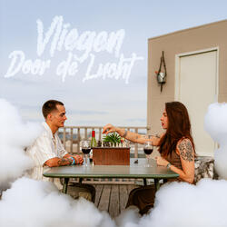 VLIEGEN DOOR DE LUCHT