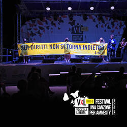 Donna che parla in fretta