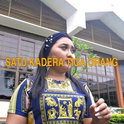 Satu Kadera Tiga Orang