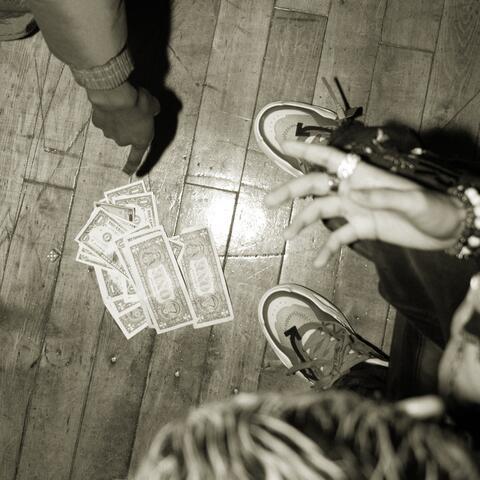 Troquei Minha Mãe em um Tênis da Balenciaga