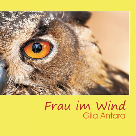 Frau im Wind