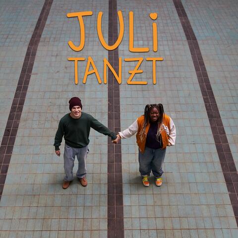 Juli tanzt
