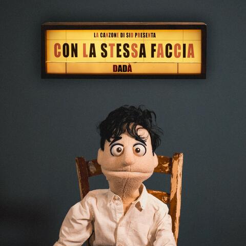 Con la stessa faccia