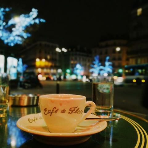 Parisian Sunrise: Romantic Jazz for a Cozy Morning Café Experience