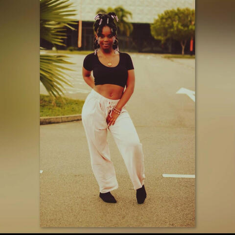 Brunsi Girl
