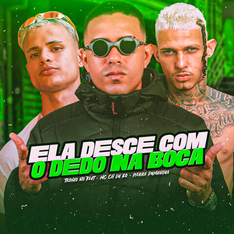 Ela Desce Com o Dedo na Boca