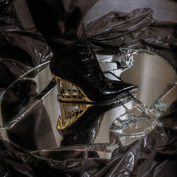 По тонкому льду